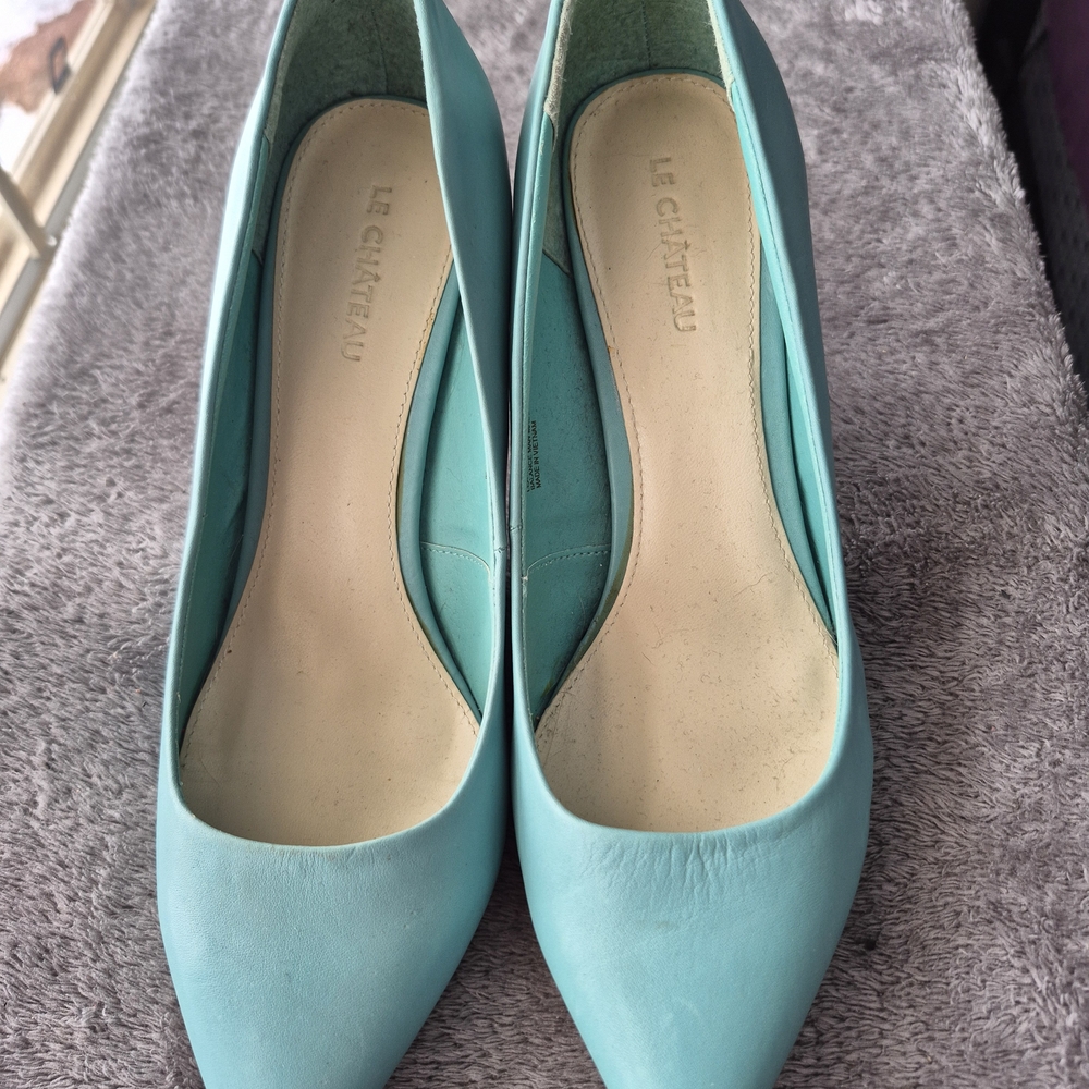Le Chateau Women's Greenish Blue Pumps
